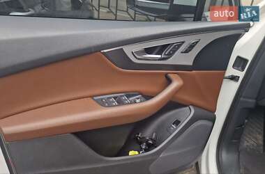Внедорожник / Кроссовер Audi Q7 2017 в 