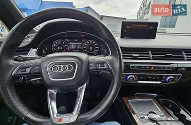 Внедорожник / Кроссовер Audi Q7 2016 в 