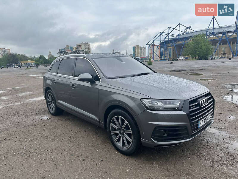 Внедорожник / Кроссовер Audi Q7 2016 в 