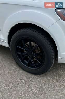 Внедорожник / Кроссовер Audi Q7 2015 в 
