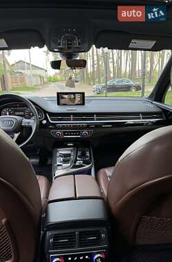 Позашляховик / Кросовер Audi Q7 2018 в 