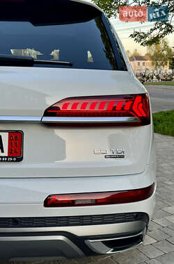 Позашляховик / Кросовер Audi Q7 2021 в 