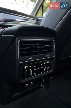 Позашляховик / Кросовер Audi Q7 2021 в 