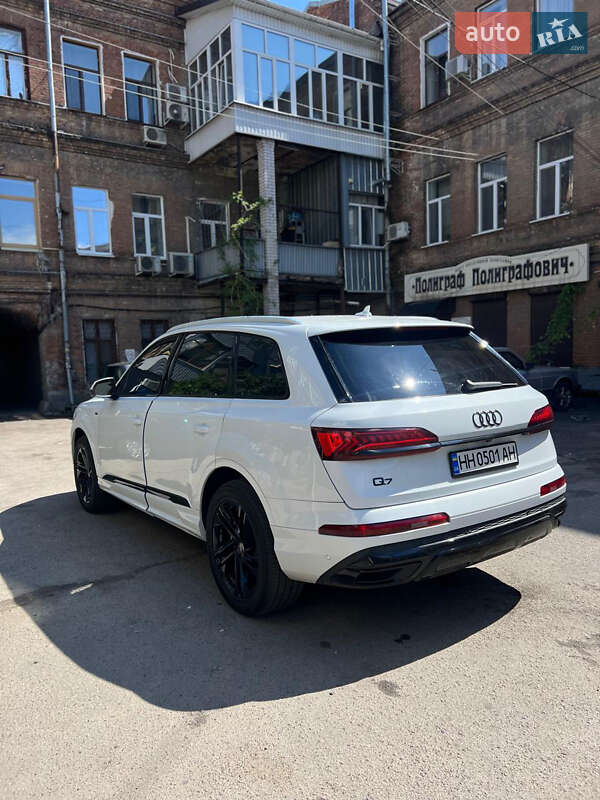 Позашляховик / Кросовер Audi Q7 2020 в Дніпрі