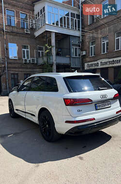 Внедорожник / Кроссовер Audi Q7 2020 в 