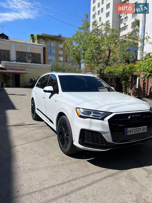 Позашляховик / Кросовер Audi Q7 2020 в Дніпрі
