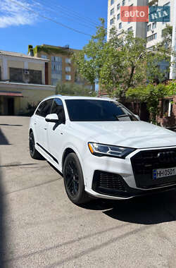 Внедорожник / Кроссовер Audi Q7 2020 в 