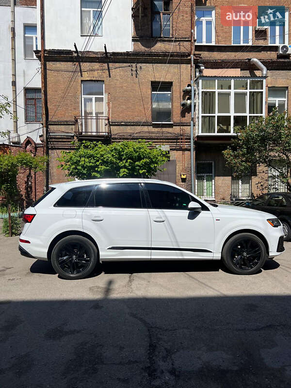 Позашляховик / Кросовер Audi Q7 2020 в Дніпрі