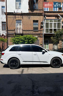 Внедорожник / Кроссовер Audi Q7 2020 в 
