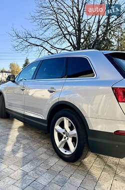 Внедорожник / Кроссовер Audi Q7 2016 в 