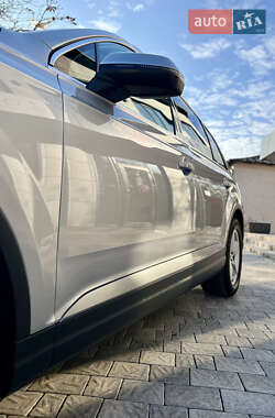 Внедорожник / Кроссовер Audi Q7 2016 в 
