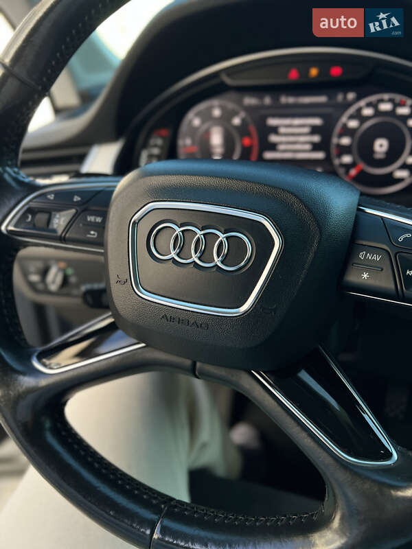 Внедорожник / Кроссовер Audi Q7 2016 в Березному