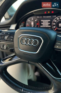 Внедорожник / Кроссовер Audi Q7 2016 в 