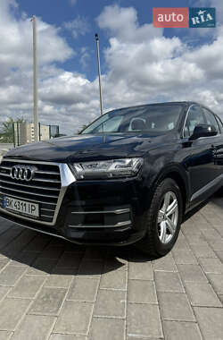 Позашляховик / Кросовер Audi Q7 2017 в Рівному