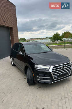 Внедорожник / Кроссовер Audi Q7 2017 в 