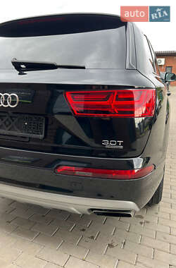 Внедорожник / Кроссовер Audi Q7 2017 в 