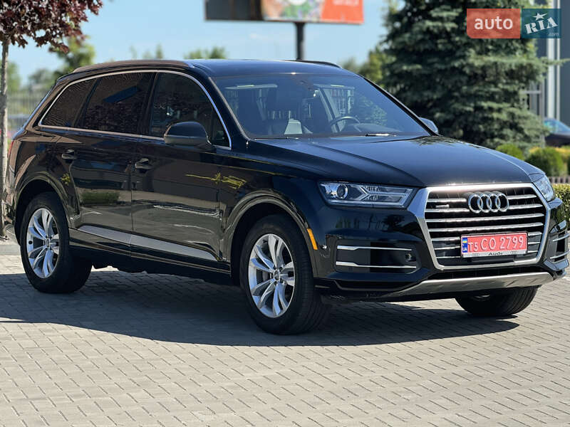 Внедорожник / Кроссовер Audi Q7 2017 в 