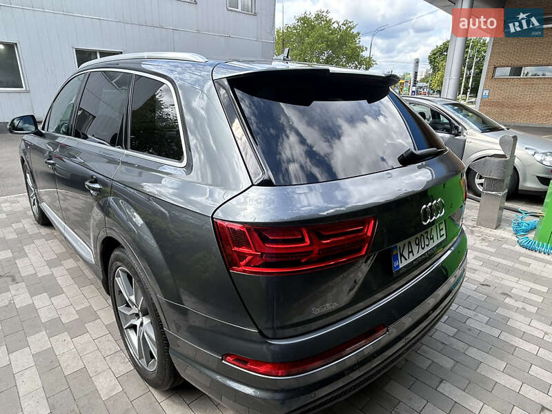 Позашляховик / Кросовер Audi Q7 2017 в Києві