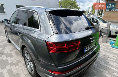 Внедорожник / Кроссовер Audi Q7 2017 в 