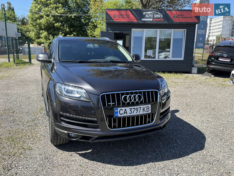 Внедорожник / Кроссовер Audi Q7 2013 в 