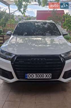 Внедорожник / Кроссовер Audi Q7 2017 в 