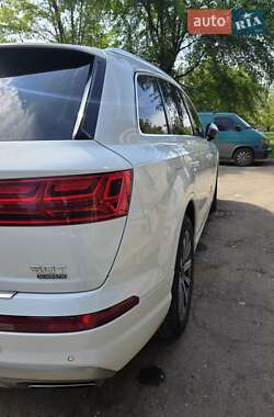 Внедорожник / Кроссовер Audi Q7 2017 в 
