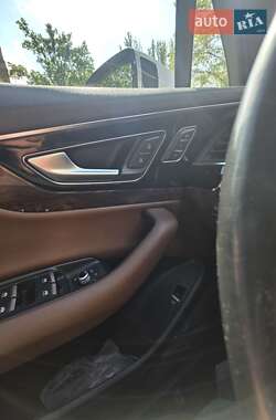 Внедорожник / Кроссовер Audi Q7 2017 в 