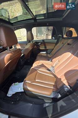 Внедорожник / Кроссовер Audi Q7 2017 в 