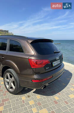 Внедорожник / Кроссовер Audi Q7 2015 в 