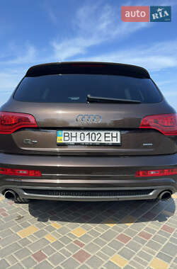 Внедорожник / Кроссовер Audi Q7 2015 в 