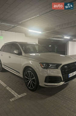 Внедорожник / Кроссовер Audi Q7 2020 в 