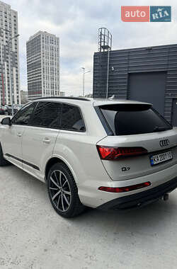 Внедорожник / Кроссовер Audi Q7 2020 в 