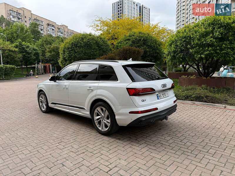 Внедорожник / Кроссовер Audi Q7 2019 в Киеве