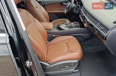 Внедорожник / Кроссовер Audi Q7 2016 в 