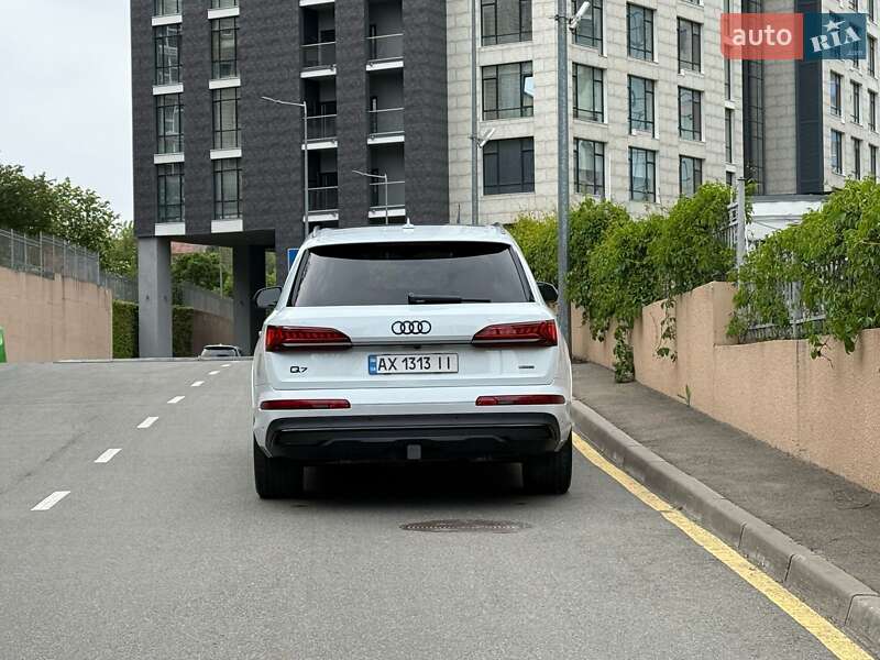 Внедорожник / Кроссовер Audi Q7 2019 в Киеве