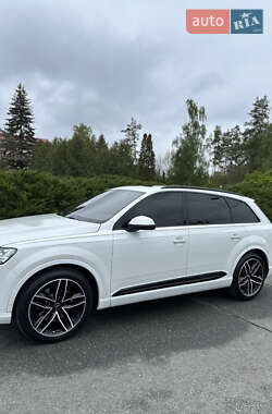 Внедорожник / Кроссовер Audi Q7 2016 в 