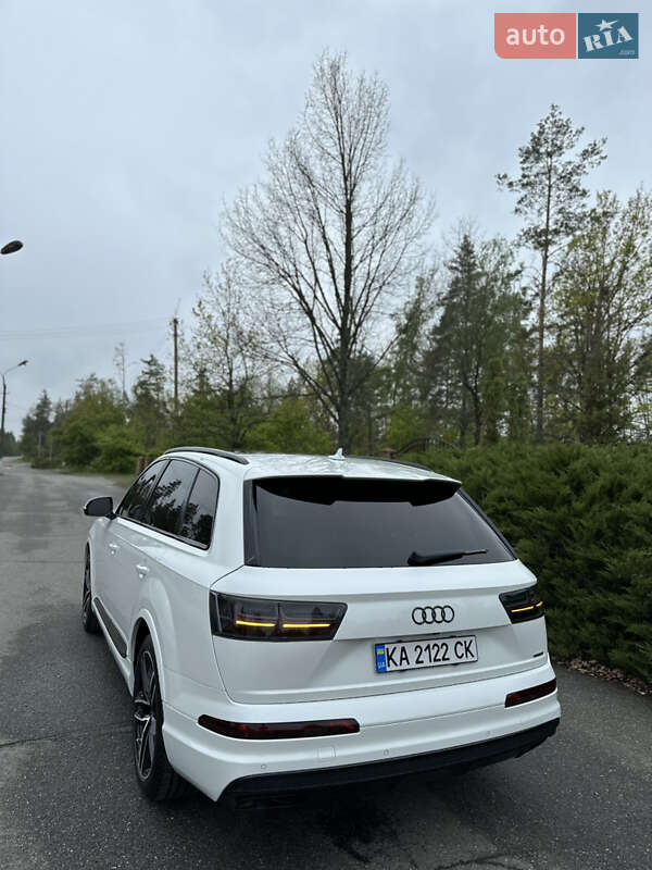 Внедорожник / Кроссовер Audi Q7 2016 в Киеве