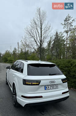 Внедорожник / Кроссовер Audi Q7 2016 в 