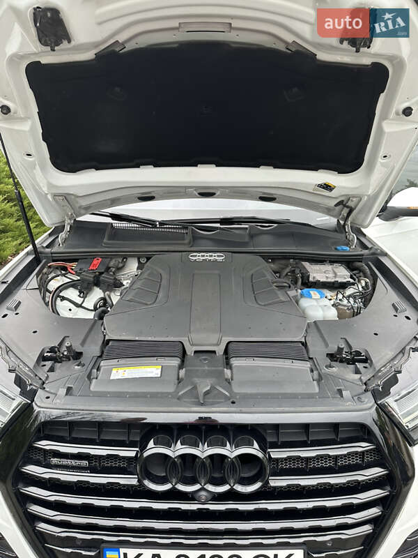 Внедорожник / Кроссовер Audi Q7 2016 в Киеве