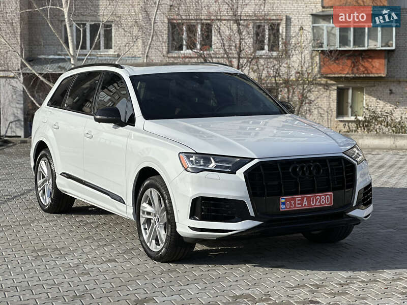 Внедорожник / Кроссовер Audi Q7 2021 в 