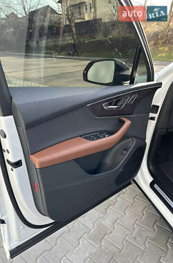 Внедорожник / Кроссовер Audi Q7 2021 в 