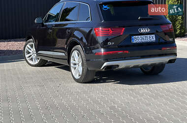 Позашляховик / Кросовер Audi Q7 2018 в 