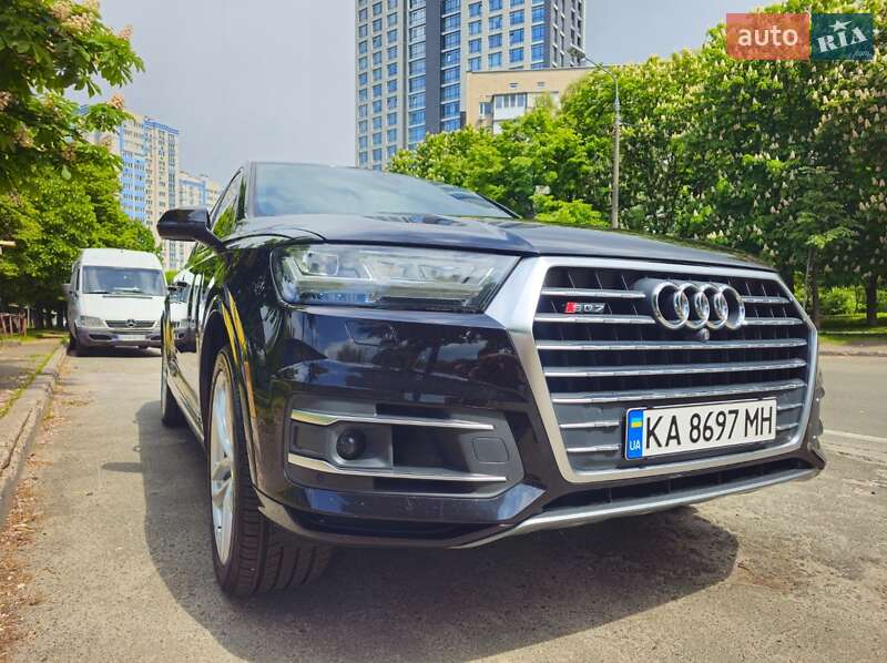 Позашляховик / Кросовер Audi Q7 2016 в 