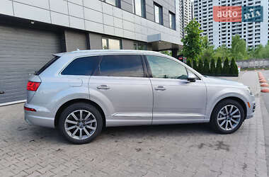 Внедорожник / Кроссовер Audi Q7 2017 в 