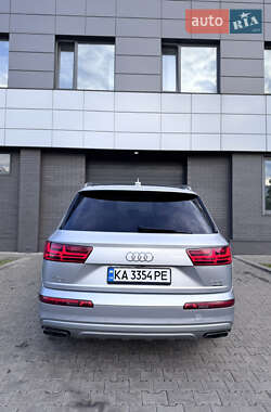 Внедорожник / Кроссовер Audi Q7 2017 в 