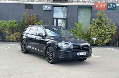 Внедорожник / Кроссовер Audi Q7 2017 в 