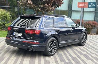 Внедорожник / Кроссовер Audi Q7 2017 в 