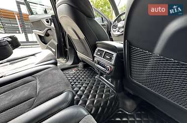Внедорожник / Кроссовер Audi Q7 2017 в 