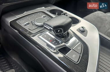 Внедорожник / Кроссовер Audi Q7 2017 в 