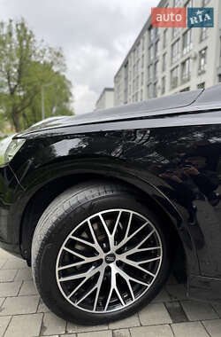 Внедорожник / Кроссовер Audi Q7 2016 в 